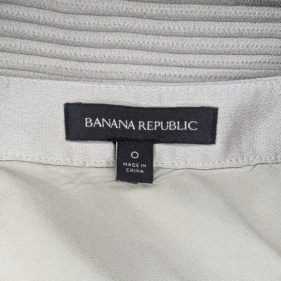 BANANA REPUBLIC Taupe Laser-Cut Scalloped Pintucked Textured Mini Skirt 2 - Picture 12 of 14